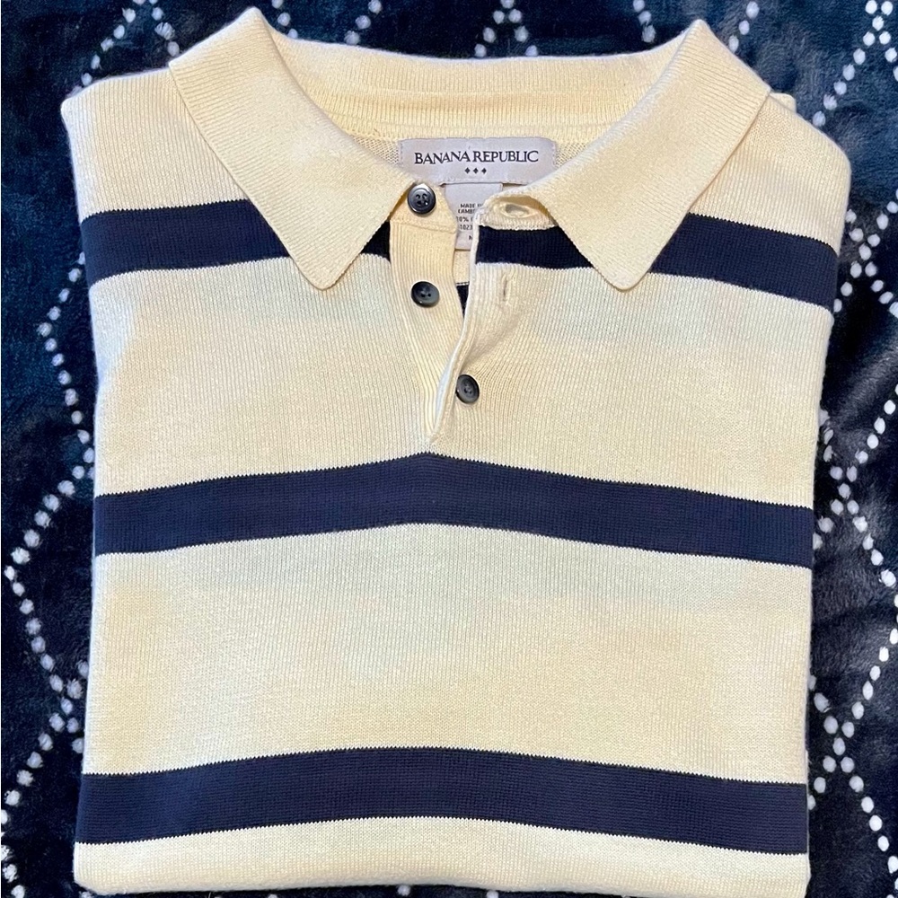 Vintage Banana Republic 100% cotton blue and yellow striped short sleeve shirt.